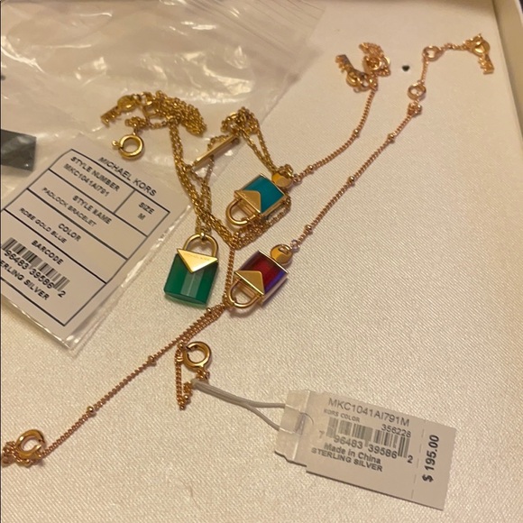 Michael kors padlock necklace - Picture 3 of 4